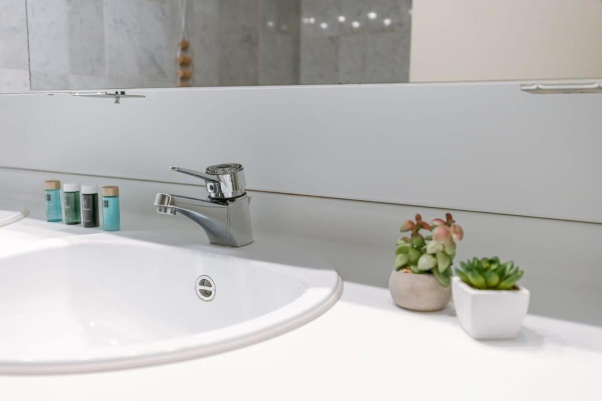 Huswell - Authentic Apartment With Terraces And Parking Knokke-Heist Esterno foto